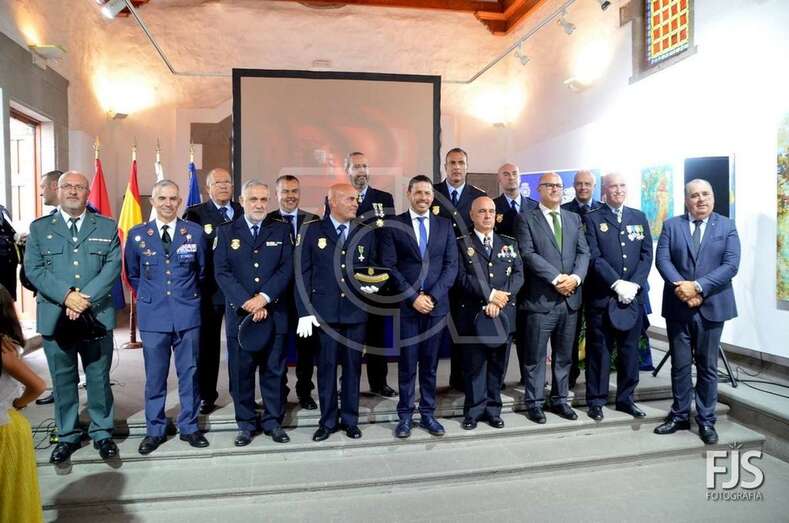 Momento de la entrega de reconocimientos en la ermita de San Pedro Mártir (Foto Francisco Javier Santana)